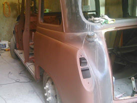 Londoni Taxi karosszéria javítás: Karosszéria szétbontás, összeszerelés, karosszériázás, alapozás, fényezés 11