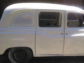 Londoni Taxi karosszéria javítás: Karosszéria szétbontás, összeszerelés, karosszériázás, alapozás, fényezés 14
