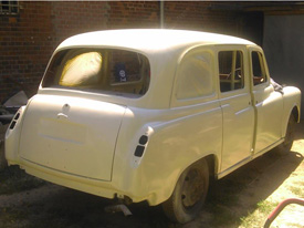 Londoni Taxi karosszéria javítás: Karosszéria szétbontás, összeszerelés, karosszériázás, alapozás, fényezés 15